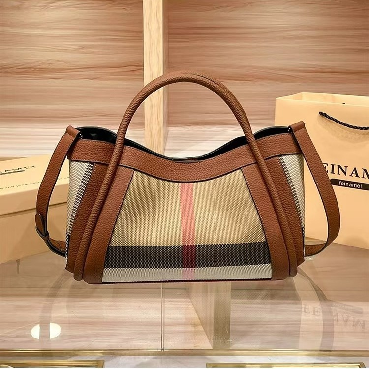 高級ハンズフリーデザイナーズおむつバッグ 女性用 大容量トー - Luxury Lifestyle Design のレビューと価格